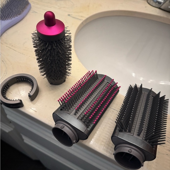 Dyson Airwrap in Nickel/Fuchsia - Picture 2 of 14